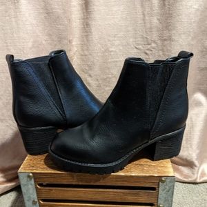 MIA Jonna Lug Sole Chelsea Boot 6.5